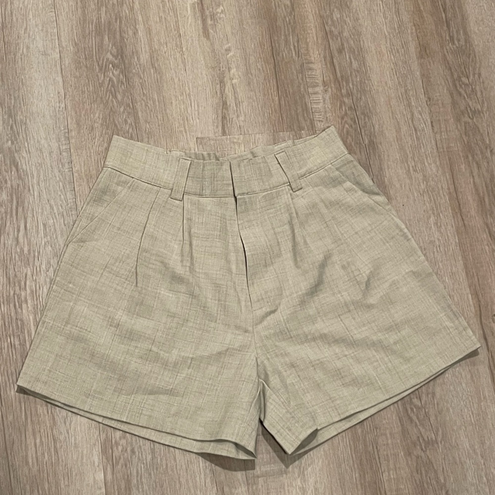 Zara Light Beige Tailored High-Waist Shorts
